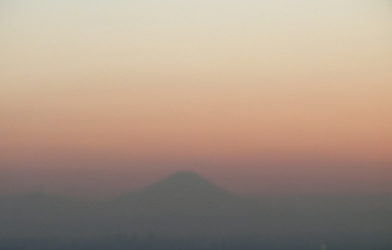 「夕暮れの富士山」